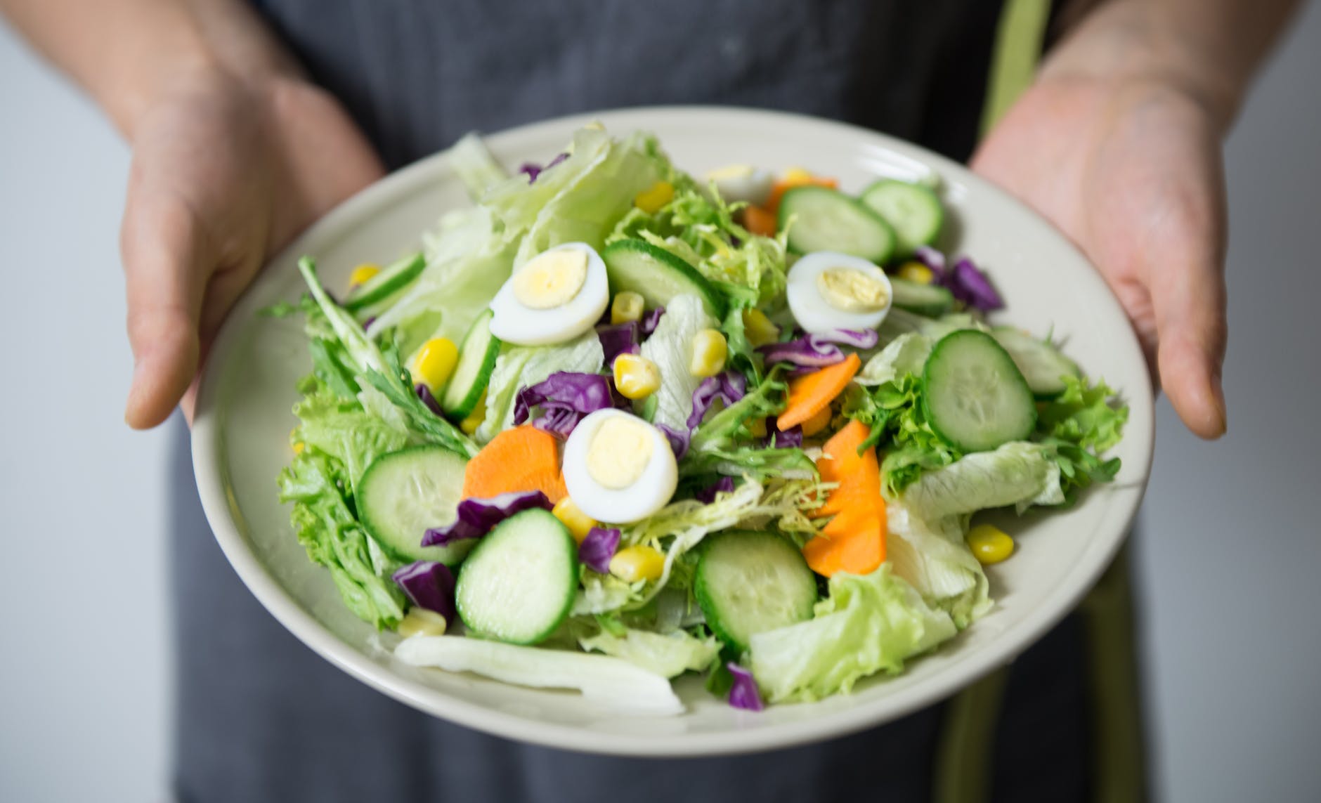Diet Salad: A Nutritious and Refreshing Mix of Fresh Greens, Colorful Vegetables, and Protein.